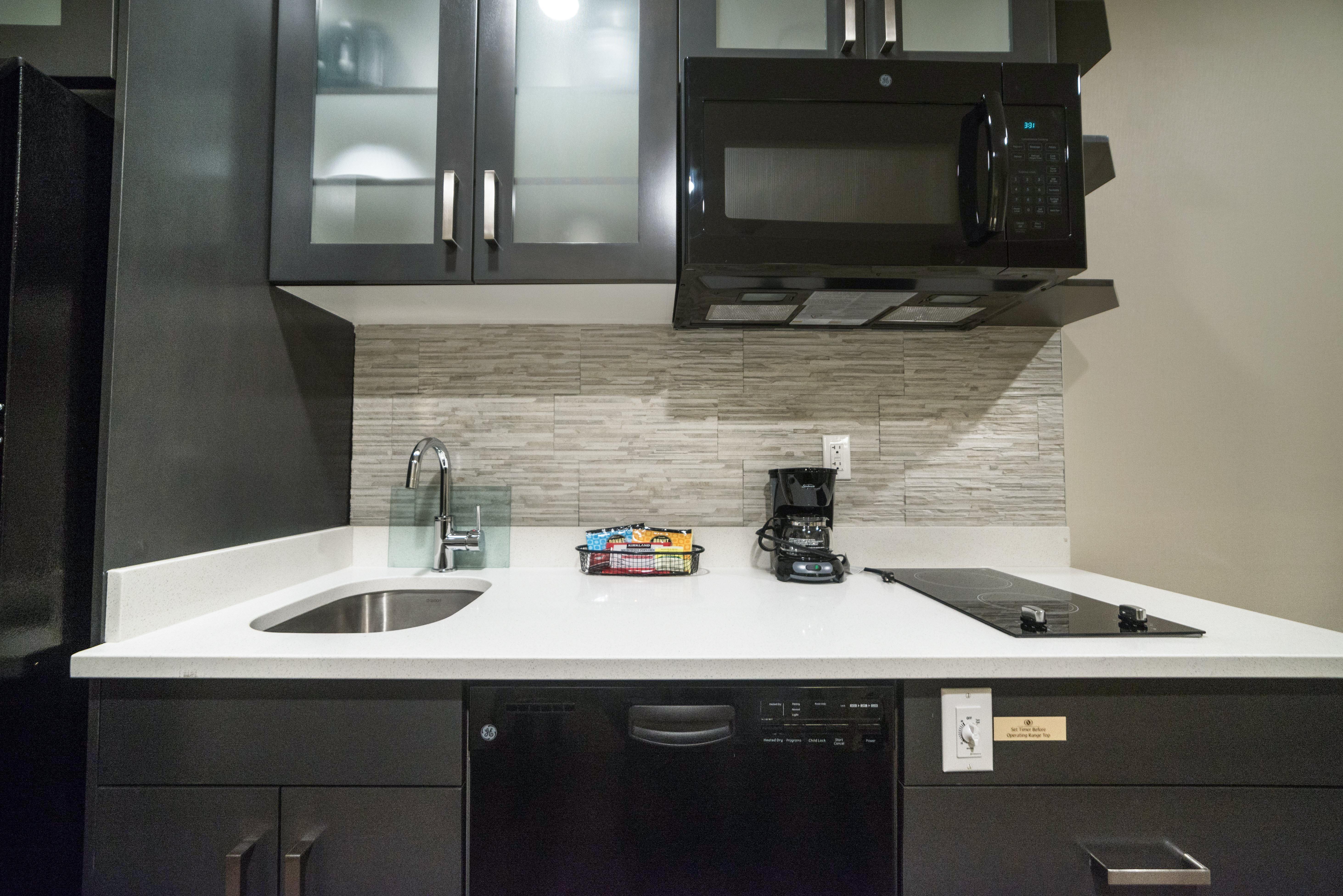 Candlewood Suites West Edmonton - Mall Area By Ihg Zewnętrze zdjęcie